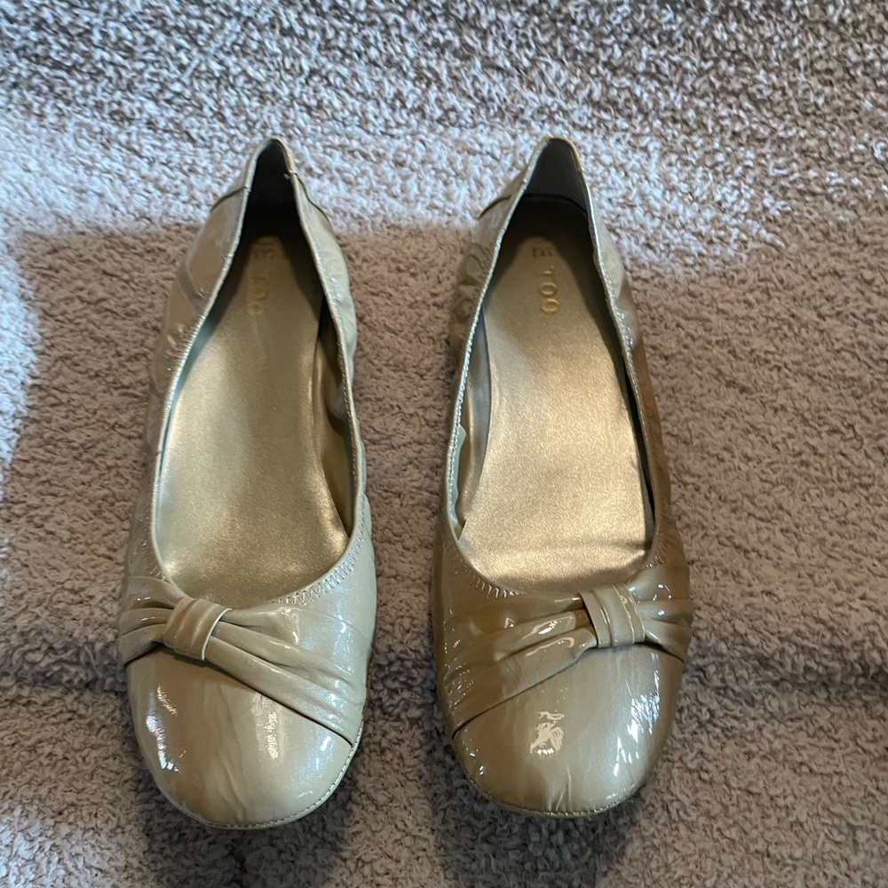 Women’s size 14M nude patent leather ballet flat me too brand